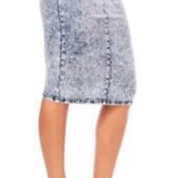 Embroidered Blouse and Acid-Wash Denim Skirt Set - Picture 2 of 7